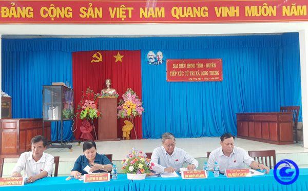 Đại biểu Hội đồng nhân dân tỉnh, huyện Cai Lậy tiếp xúc cử tri xã Long Trung và xã Phú Nhuận